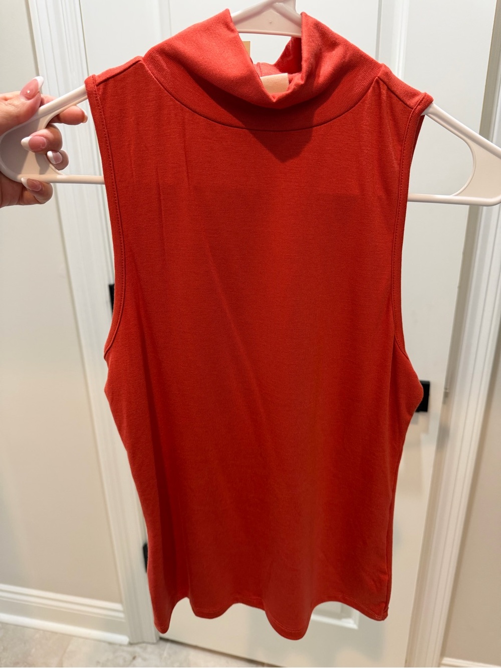 Universal Thread Sleeveless Mock Neck Tank in Vibrant Coral-Red